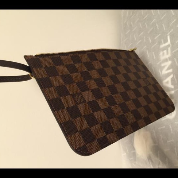 Louis Vuitton (Free Dior Lip Glow) - Picture 5 of 16